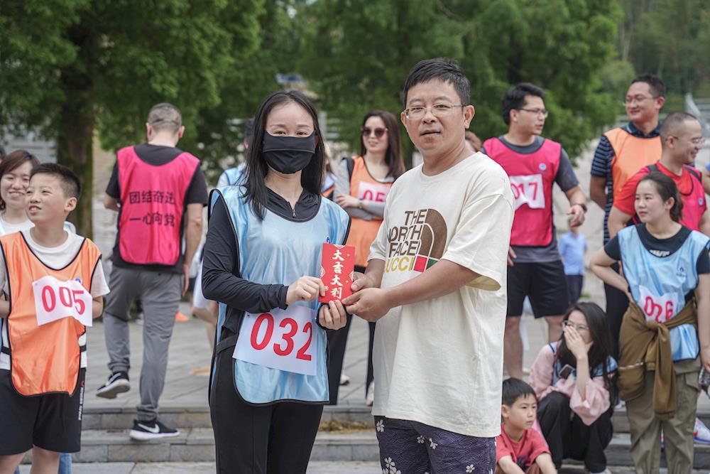 3210f636a3cb479b88ea49dc2012fa69.jpg
